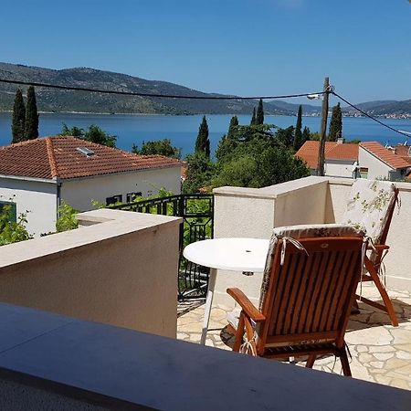 Villa Apartments Oliva Seget Vranjica Exterior foto