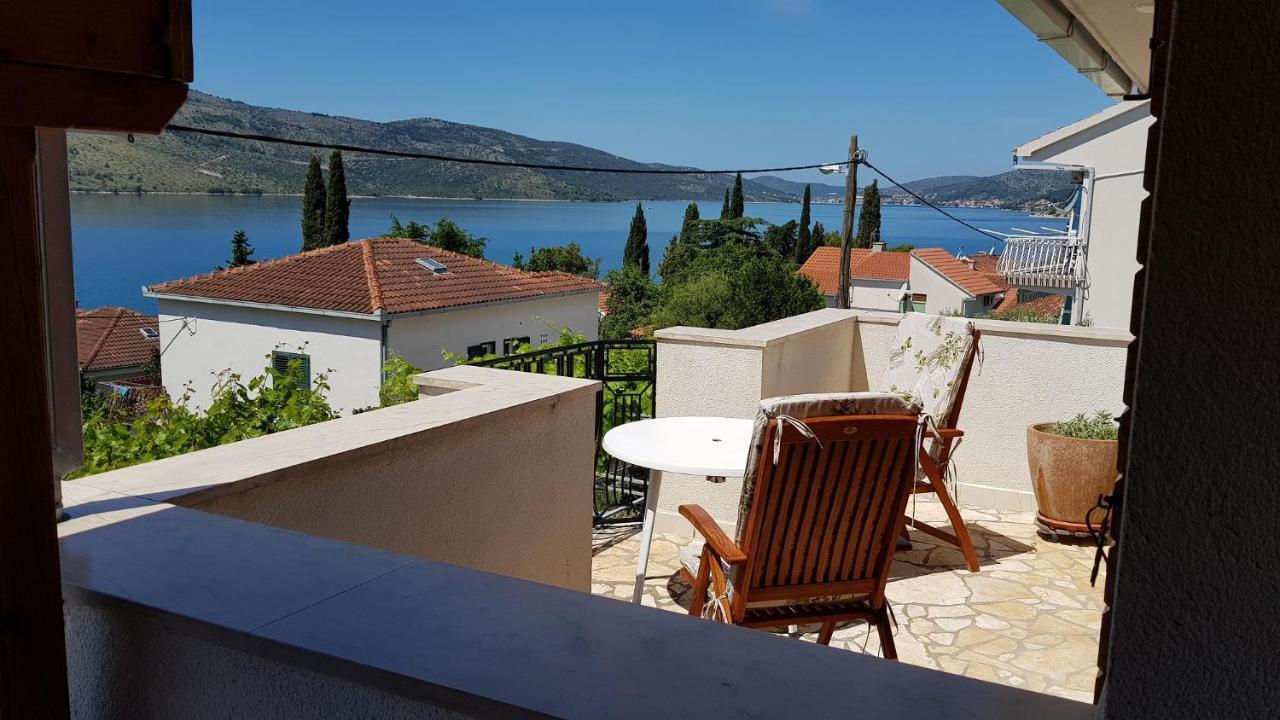 Villa Apartments Oliva Seget Vranjica Exterior foto