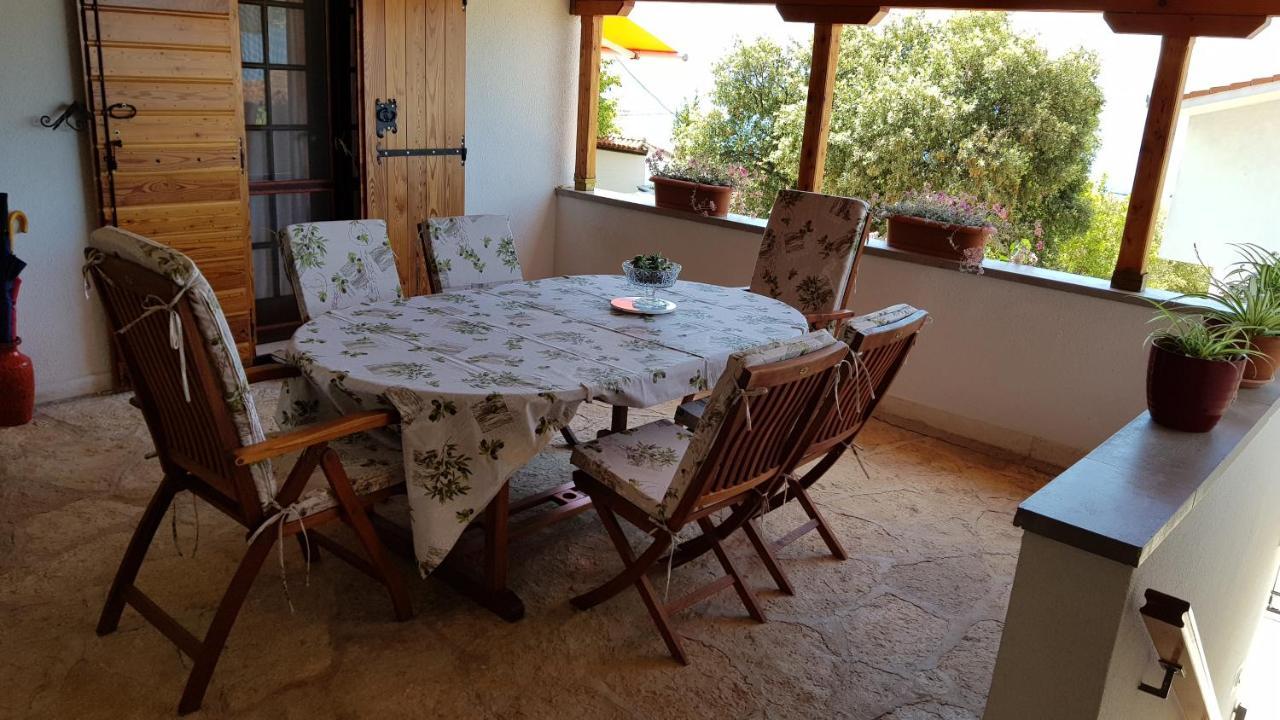 Villa Apartments Oliva Seget Vranjica Exterior foto